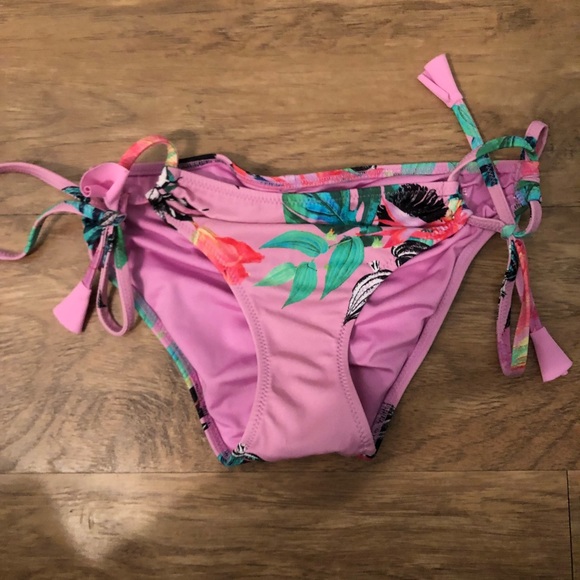New swim bottoms - Picture 1 of 2